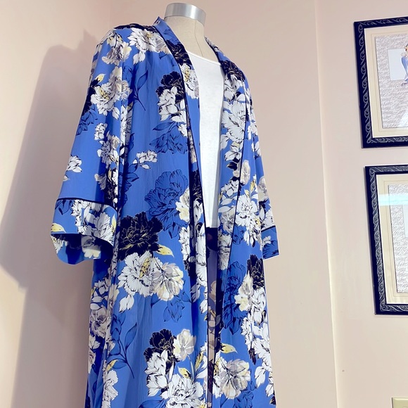 Jennifer Lopez Other - Jennifer Lopez plus size kimono